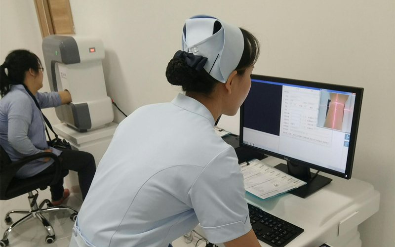 操作醫(yī)生免受任何照射劑量，保證操作醫(yī)生長(zhǎng)期操作安全